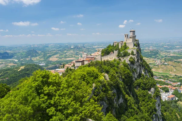 Poderosa Torre Guaita Fortaleza Monte Titano Acima República San Marino — Fotografia de Stock