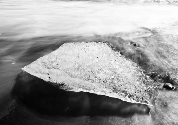 Strand mit Eisbergen — Stockfoto