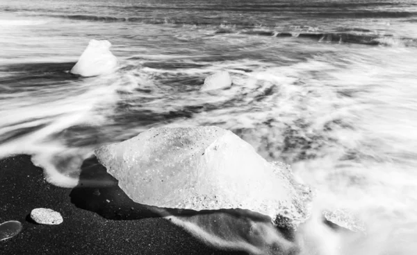 Praia com icebergs — Fotografia de Stock