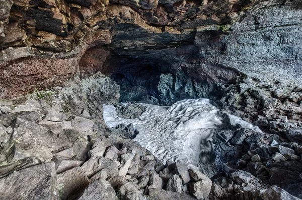 Surtshellir Lava grotten — Stockfoto