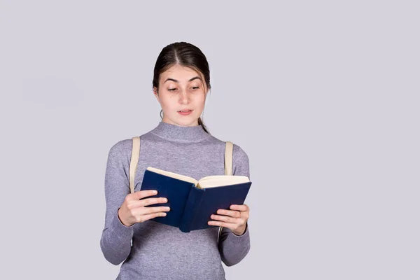 Stunned Emotive Young Woman Looking Amazed Book Found Shocking Text — Stock Photo, Image