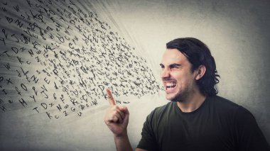 Kızgın adam dişlerini sıkarak bağırarak ve işaret parmağını sallayarak tepki veriyor. Sinirli ve sinirli adam olumsuz yüz ifadesi, birden fazla mesaj gelince suçlayan ya da azarlayan.