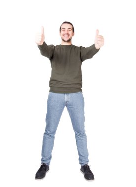 Neşeli ve başarılı bir gencin tam boy portresi, her iki başparmak kaldırma hareketini gösteriyor, beyaz arka planda izole edilmiş kameraya bakıyor. Neşeli insan geniş bir şekilde gülümser, onaylar ve sembol gibi.