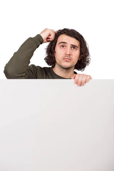 Zamyślony Młody Człowiek Stoi Pustym Transparentem Patrząc Górę Troskliwy Pusty — Zdjęcie stockowe