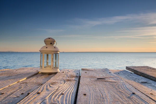 Laterne auf der Veranda — Stockfoto