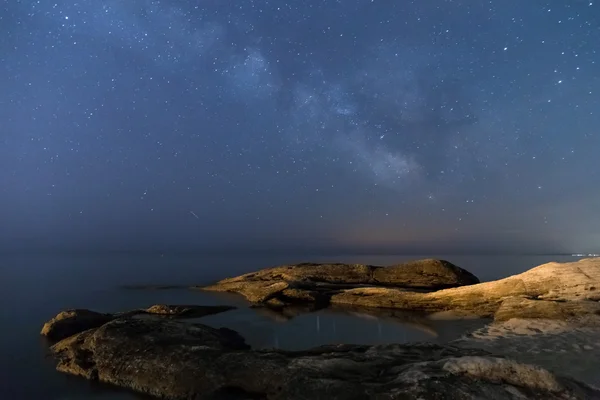 Vía Láctea a orillas del mar — Foto de Stock