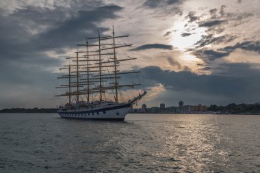 Yelkenli gemi, deniz