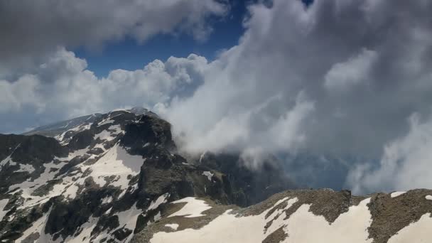 Hermosa vista alta en las montañas — Vídeos de Stock