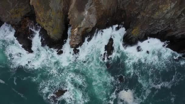Aerial View Ocean Waves Splashing Rocky Beach — Stock Video