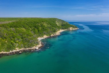Bulgaristan 'ın Karadeniz kentinde güzel bir plaja havadan manzara