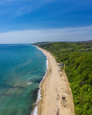 Bulgaristan 'ın Karadeniz kentinde güzel bir plaja havadan manzara