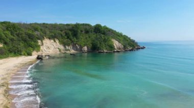 Bulgaristan 'ın Karadeniz kentinde güzel bir plaja havadan manzara