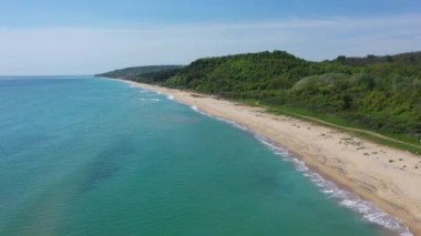 Bulgaristan 'ın Karadeniz kentinde güzel bir plaja havadan manzara