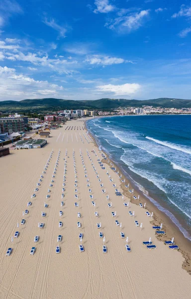 从空中俯瞰保加利亚布拉克海海岸的海滨度假胜地阳光海滩 免版税图库图片