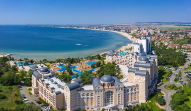 Bulgar Blak Denizi kıyısındaki Sunny Beach sahil beldesinin havadan görüntüsü