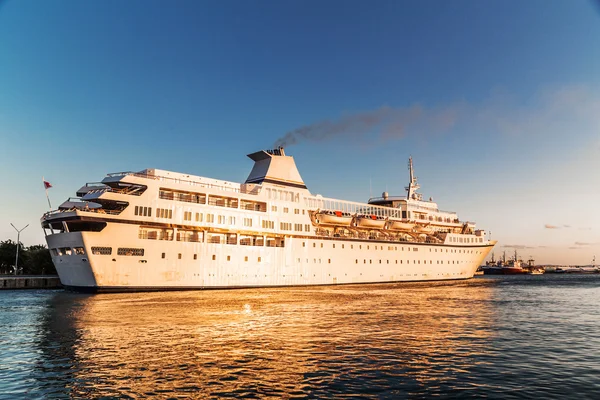 Cruise ship — Stock Photo, Image