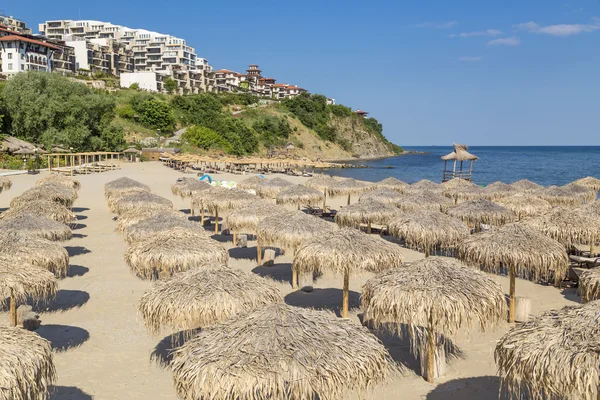 Parasols op het strand — Stockfoto