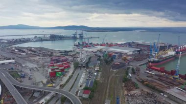 Bulgaristan 'ın Burgaz limanına havadan görüntü