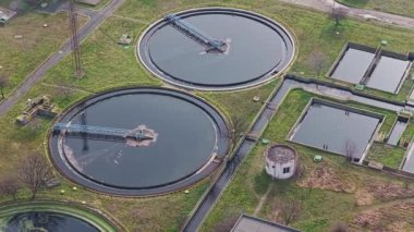 Bulgaristan 'ın Sofya kentindeki atık su arıtma tesisinin hava manzarası