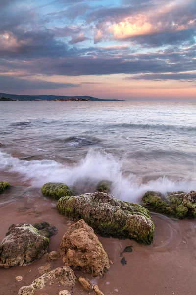 Pôr do sol na praia em Nessebar — Fotografia de Stock