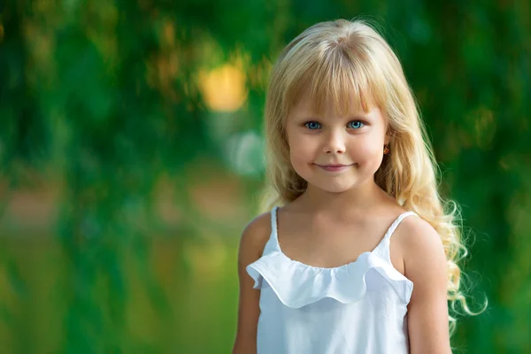 Little girl catches the water hands — Stock Photo, Image