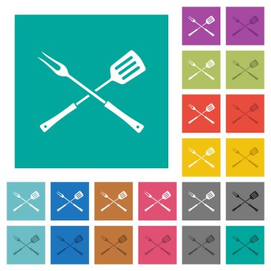 Çapraz pozisyondaki barbekü çatalı ve spatula düz arkaplan üzerinde çok renkli düz simgeler. Uçan veya etkin efektler için beyaz ve koyu simge varyasyonları.