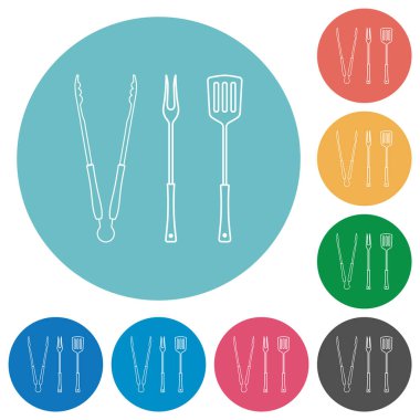 Barbekü maşası, çatal ve düz beyaz simgeler yuvarlak renkli arka planda.