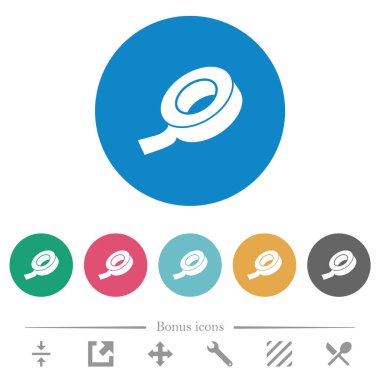 Yuvarlak renkli arka planlarda düz beyaz simgeler izole ediliyor. 6 bonus simgesi dahil.