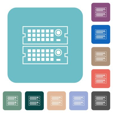 Sunucuları rengarenk yuvarlak kare arkaplan üzerine beyaz düz simgeler dizer