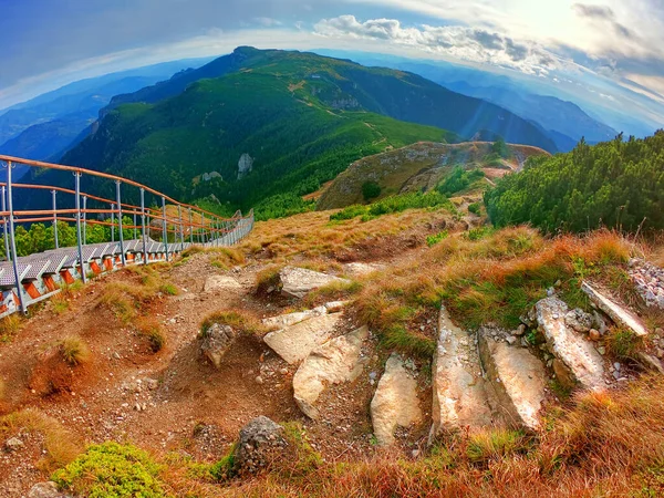 Paysage Montagne Avec Escaliers Rocheux Métalliques Pour Escalade Ceahlau Toaca — Photo