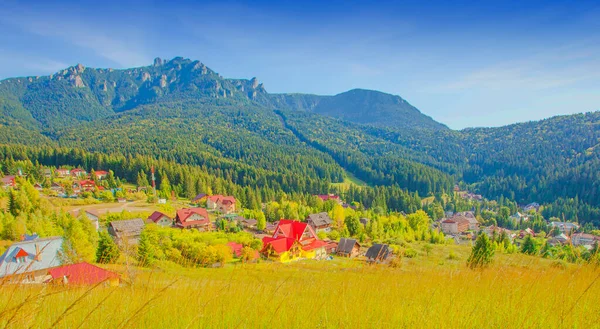 Durau Mountain Resort Den Rumänischen Karpaten Ceahlau Gipfel Hintergrund Herbstlandschaft — Stockfoto
