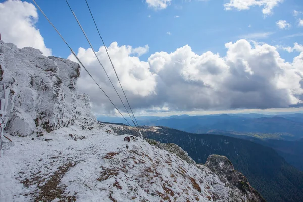 生物岩和杜松子林 Ceahlau Mountain Romania — 图库照片