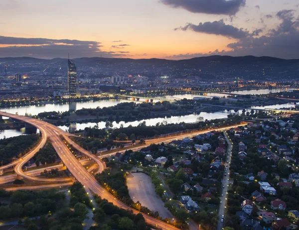 Венский городской пейзаж ночью — стоковое фото