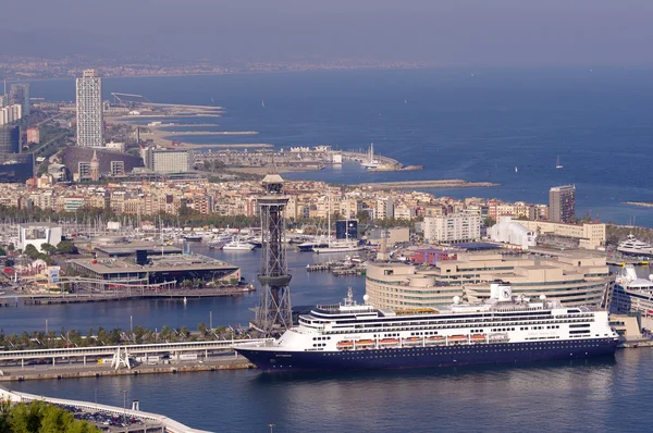 Cruise ship in port of Barcelona, Spain — Stock Photo, Image