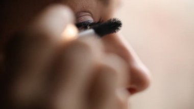 kadın kirpik boyaları