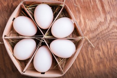 sepet içinde tavuk yumurta 