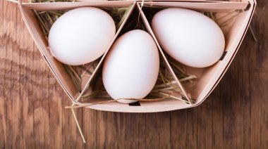 sepet içinde tavuk yumurta 