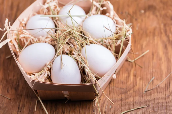 sepet içinde tavuk yumurta 