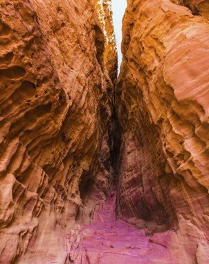 Kanyon kayalıklarla portre