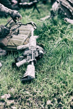 askeri silah tüfek yakın çekim 