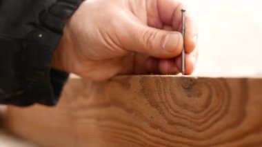 Çivi çekiç için işçi