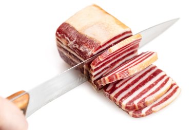 Kızarmış sosis dilimleri 