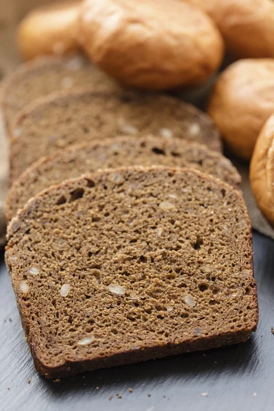 Pan de centeno fresco en rodajas —  Fotos de Stock