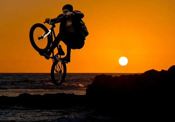 Jump on a sunset background — Stock Photo, Image
