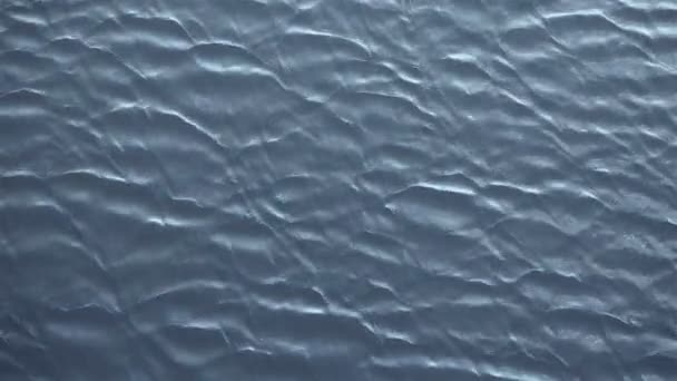 Erstaunliche Nahaufnahme der Natur Textur des fließenden Wellen auf dem Wasser. — Stockvideo