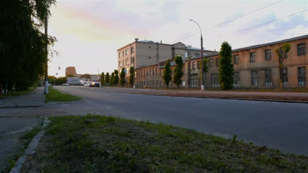 Time lapse Paisaje urbano, Transporte de conducción en la calle de la ciudad en Kharkiv — Vídeos de Stock