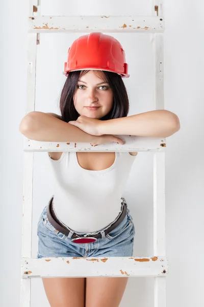 Žena v bezpečnostní přilba stavební — Stock fotografie