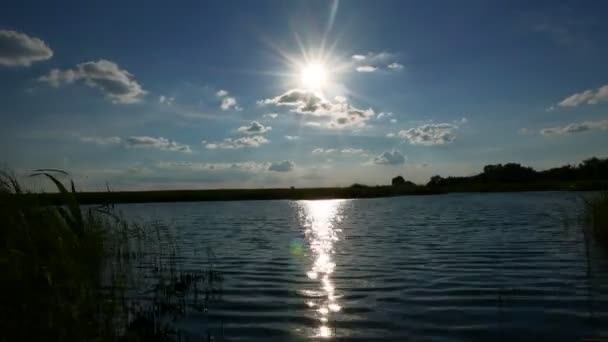 Puesta de sol sobre el lago taymlaps — Vídeos de Stock