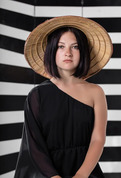 Woman in a straw hat — Stock Photo, Image