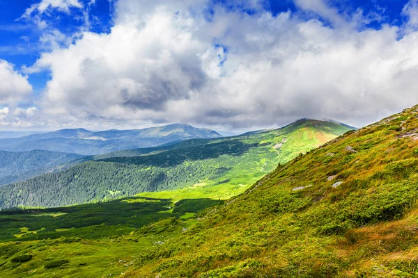 Cordillera montenegrina en Cárpatos —  Fotos de Stock